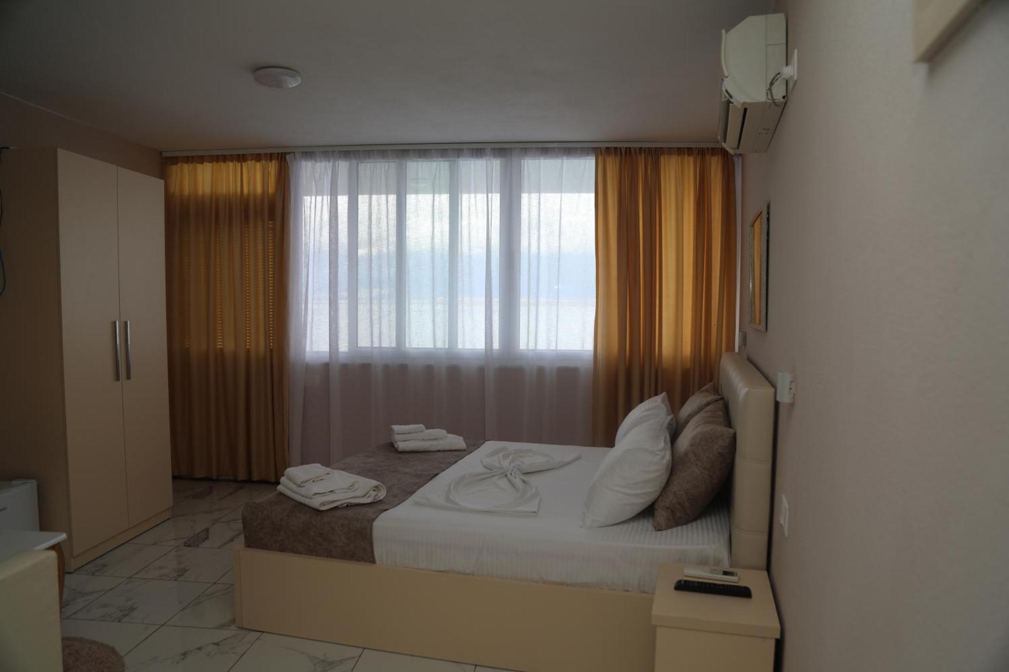 Lakefront House Shiroka Екстер'єр фото